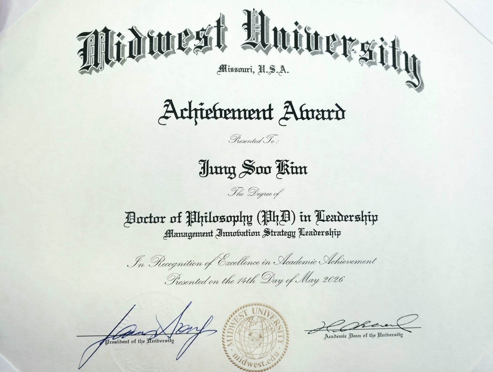 The Midwest University Achievement Award, presented to Jung Soo Kim for the degree of Doctor of Philosophy in Leadership, in recognition of excellence in academic achievement, 14 May 2026